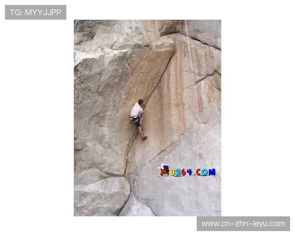 攀岩抱石赛高难度点位成功拿下