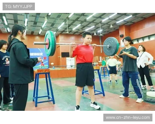 国际举重科研中心推出青少年训练伤病预防课程，青少年举重比赛
